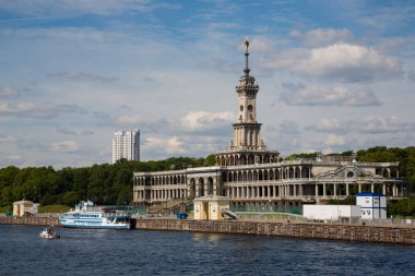 Antik Bina Moskova'da Kuzey Nehri istasyonu