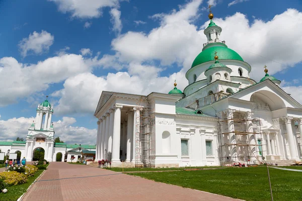 Territorio del Convento de Kazán en la ciudad de Yaroslavll en Rusia —  Fotos de Stock