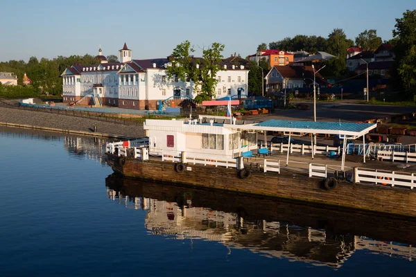 Stadt Myschkin am Ufer der Wolga, Russland — Stockfoto