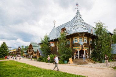Rus turist halkı Verhnie Mandrogi Merkezi