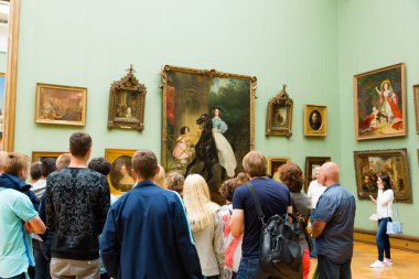 Moskova Devlet Tretyakov Galerisi ziyaretçi