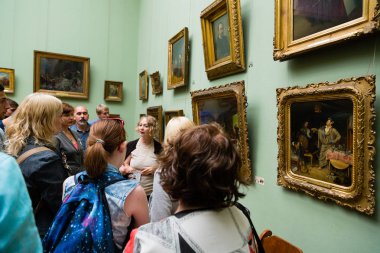 Moskova Devlet Tretyakov Galerisi ziyaretçi