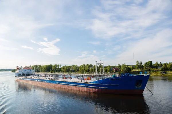 Cargo vessel goes on the river Svir River, Russia — Stock Photo, Image