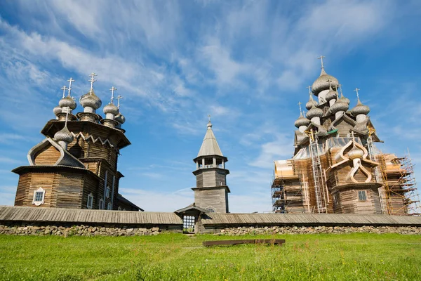 Rusya'da Kizhi adada ünlü mimari topluluğu