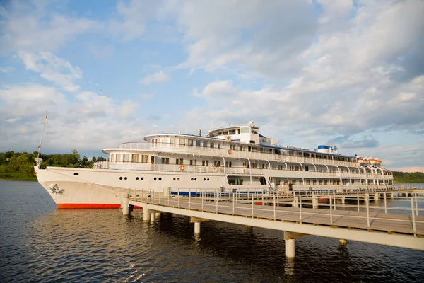 Cruise passenger ship on river Volga, Russia — Stock Photo, Image
