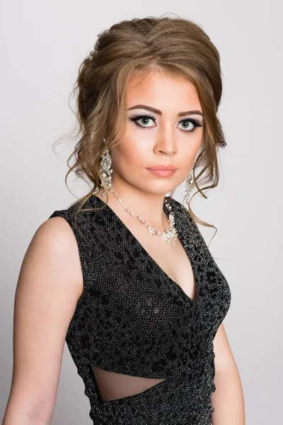 Schöne russische Mädchen mit einem charmanten Blick — Stockfoto