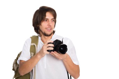 Yakışıklı fotoğrafçı ile plaj kıyafetli fotoğraf makinesi 