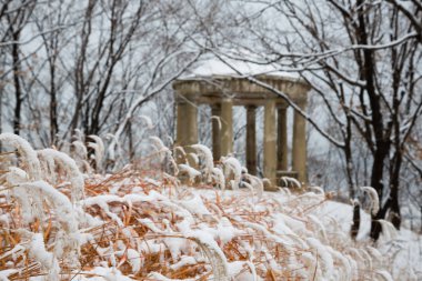 Şehir Parkı yoğun kar yağışı sonra eski köşk