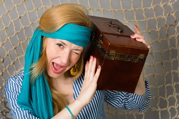 Woman holding a pirate with a chest — Stock Photo, Image