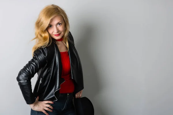 Beautiful woman in a jacket with a black hat — Stock Photo, Image