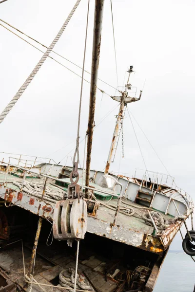 旧的废弃非工作船舶 — 图库照片