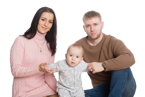 若い家族の父親の母親と小さな男の子 白の隔離 — ストック写真