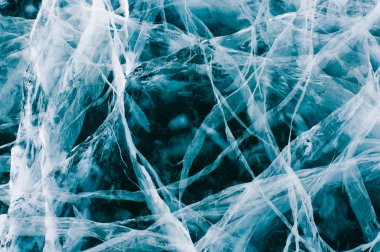 Soğuktan kırık buz.