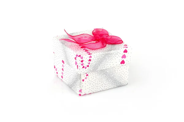 礼品盒上白色孤立的粉红蝴蝶结 免版税图库图片