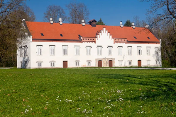 诺维有城堡建于 16 世纪在扎普雷希奇、 克罗地亚 — 图库照片