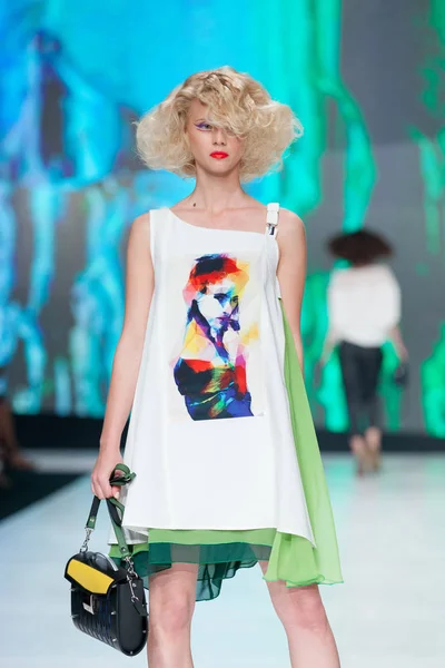 Fashion model wearing clothes designed by Marina Design — Stock Photo, Image