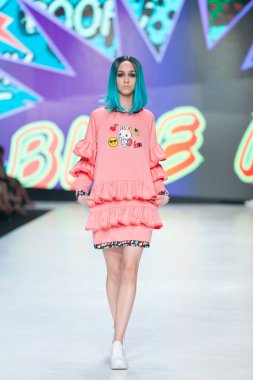 Bitemystyle tarafından Zoran Aragovic kıyafetler giyiyor manken