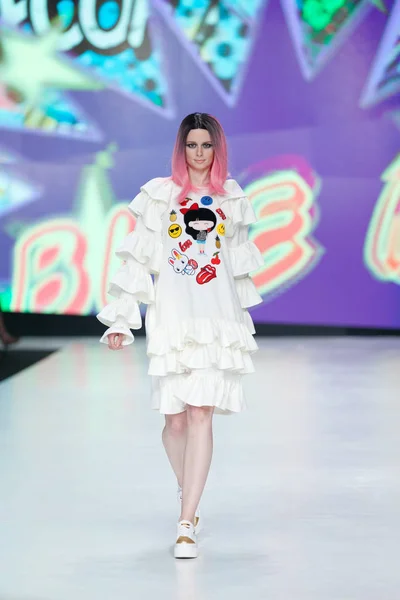 Modelo de moda usando roupas BiteMyStyle por Zoran Aragovic — Fotografia de Stock