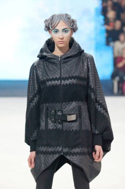 Marina tasarım kıyafetleri moda modeli