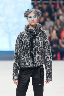 Marina tasarım kıyafetleri moda modeli