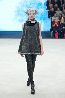 Marina tasarım kıyafetleri moda modeli