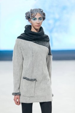 Marina tasarım kıyafetleri moda modeli