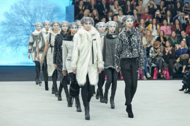 Marina tasarım kıyafetleri moda modelleri