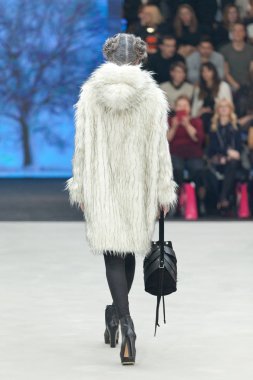 Marina tasarım kıyafetleri moda modeli