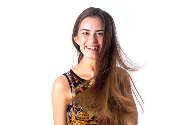 Serieuze jonge vrouw in gekleurd shirt glimlachen — Stockfoto
