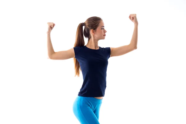Sorrindo mulher mostrando bíceps — Fotografia de Stock