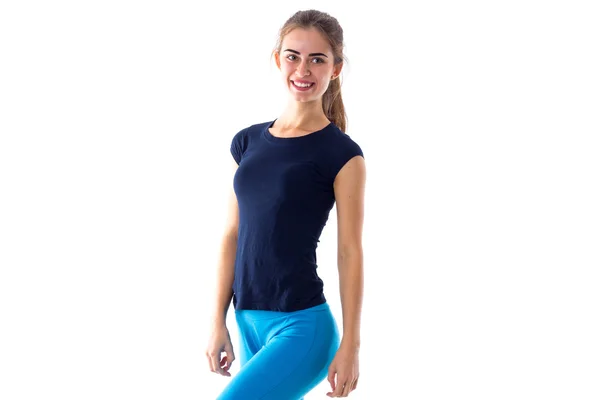 Vrouw in blauw T-shirt glimlachen — Stockfoto