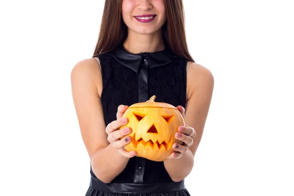 Mujer sosteniendo una calabaza — Foto de Stock