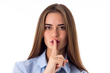 Kadın söyleyerek shhh