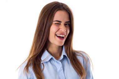 gülümseyen kadın göz kırpıyor