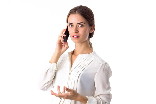 전화로 통화하는 여자 — 스톡 사진