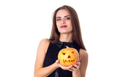 Balkabağı tutan kadın.