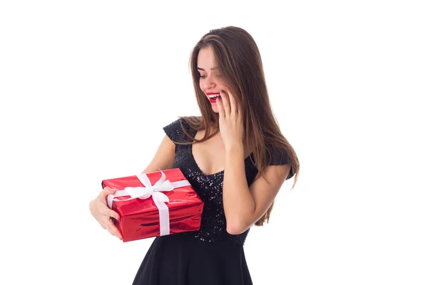 Joven mujer sosteniendo un regalo — Foto de Stock