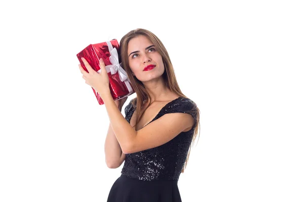 Jonge vrouw met een cadeau — Stockfoto