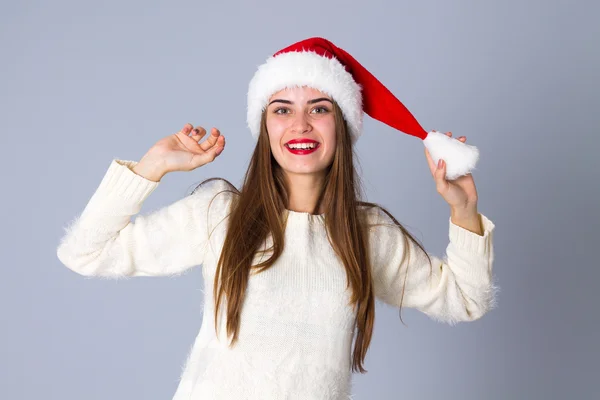 Kvinna i röd jul hatt — Stockfoto