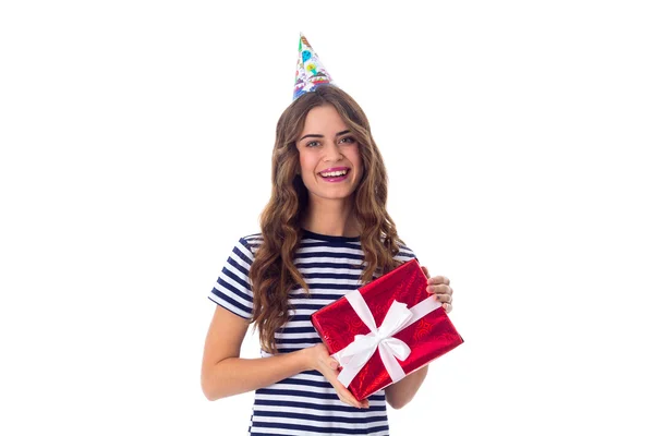 Donna in cappello celebrazione in possesso di un regalo — Foto Stock