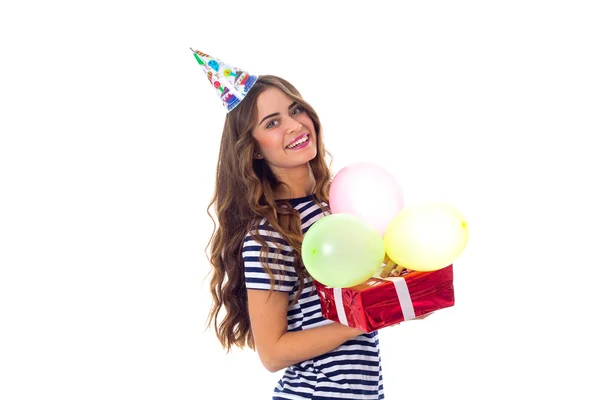 Frau mit Geschenk und Luftballons — Stockfoto