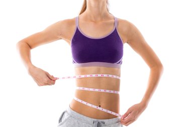 Atletik kadın holding cantimeter