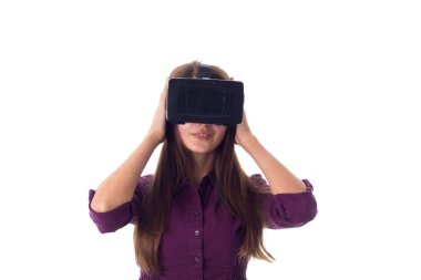 VR gözlük kullanan kadın