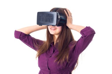 VR gözlük kullanan kadın