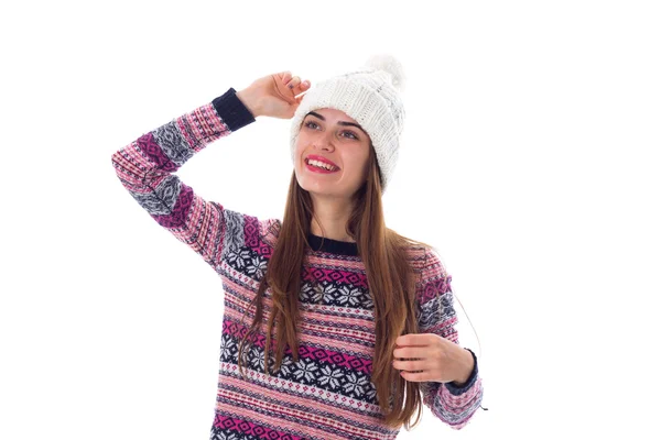 Donna in maglione e cappello bianco — Foto Stock