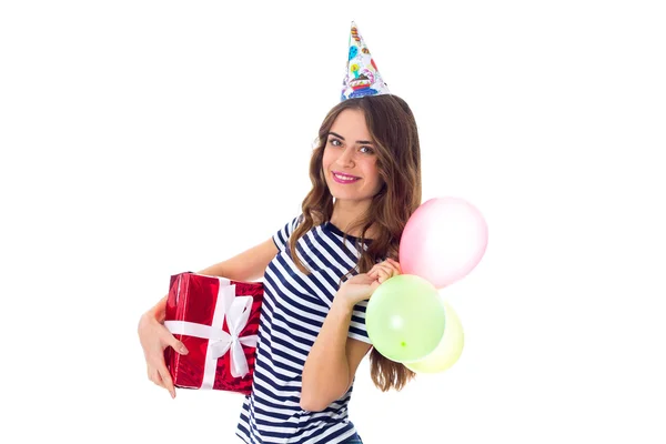 Mulher segurando presente e balões — Fotografia de Stock