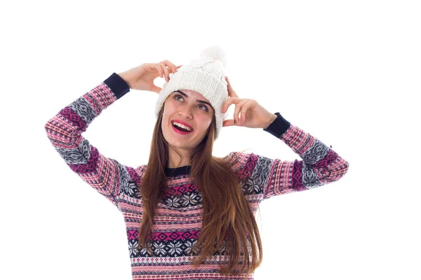 Donna in maglione e cappello bianco — Foto Stock