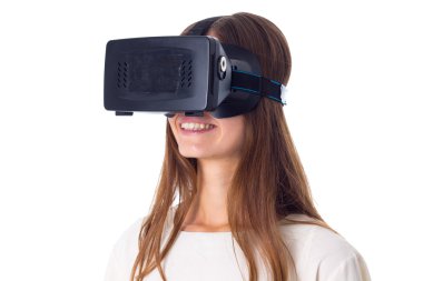 VR gözlük kullanan kadın