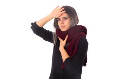 Baş ağrısı ve boğaz kadın ile