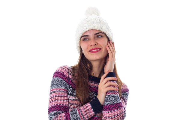 Mujer en suéter y sombrero blanco — Foto de Stock